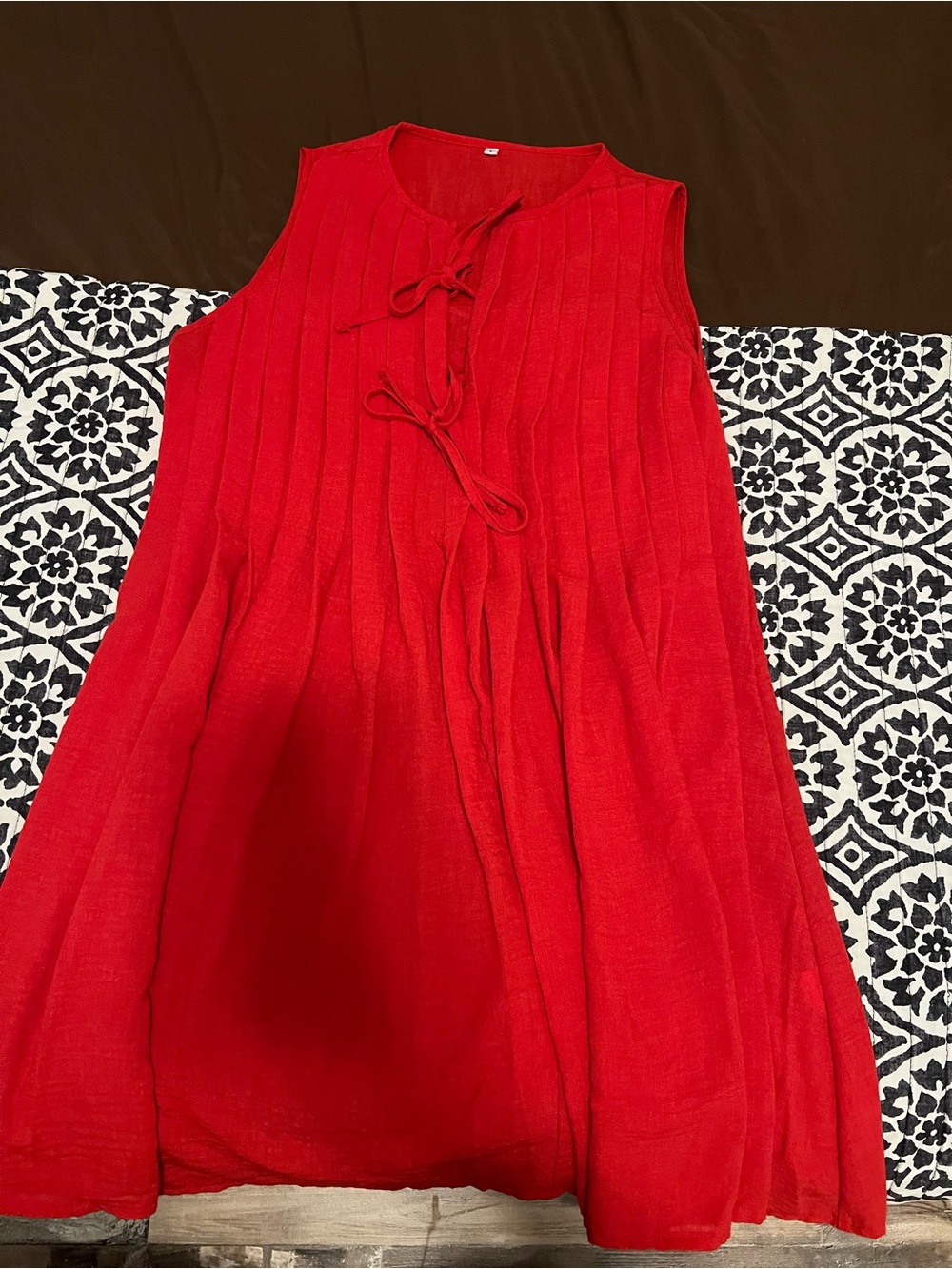 Women's Red Sleeveless Tie-Front Pleated dress